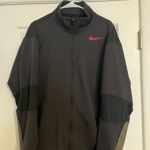 Worn Once- Men’s Nike Thermal Zip Up